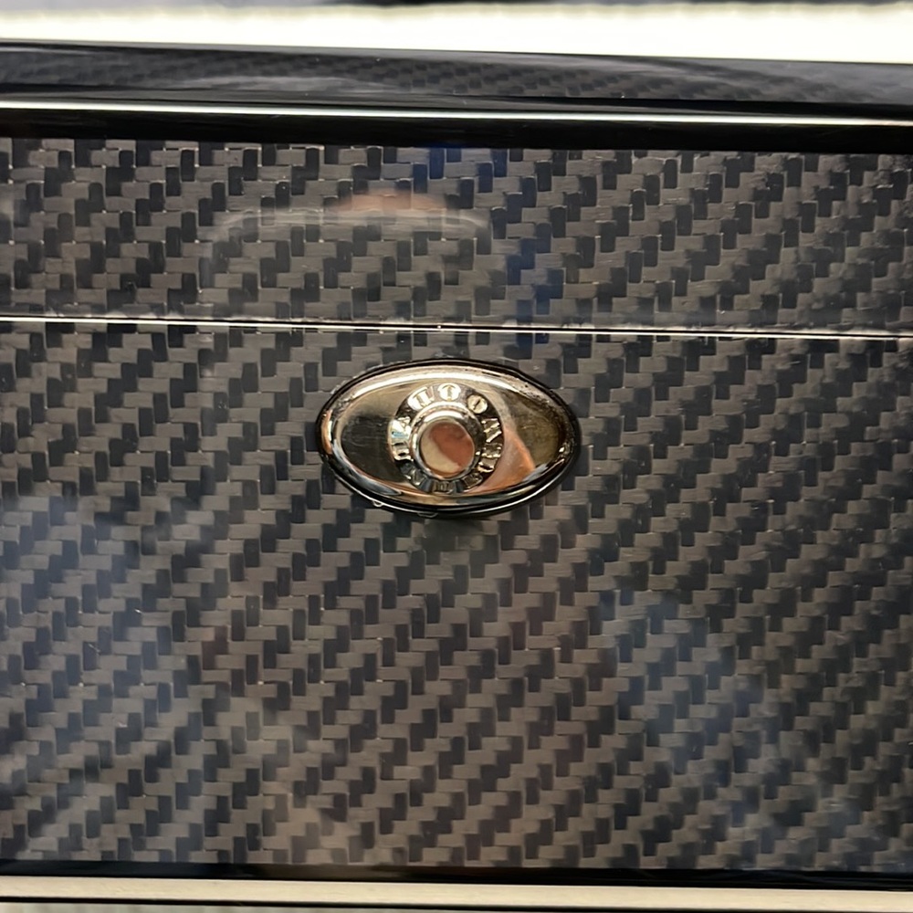 Underwood Cedar Lined Lacquer (originally a Cigar box) Case/Box - Picture 6 of 8